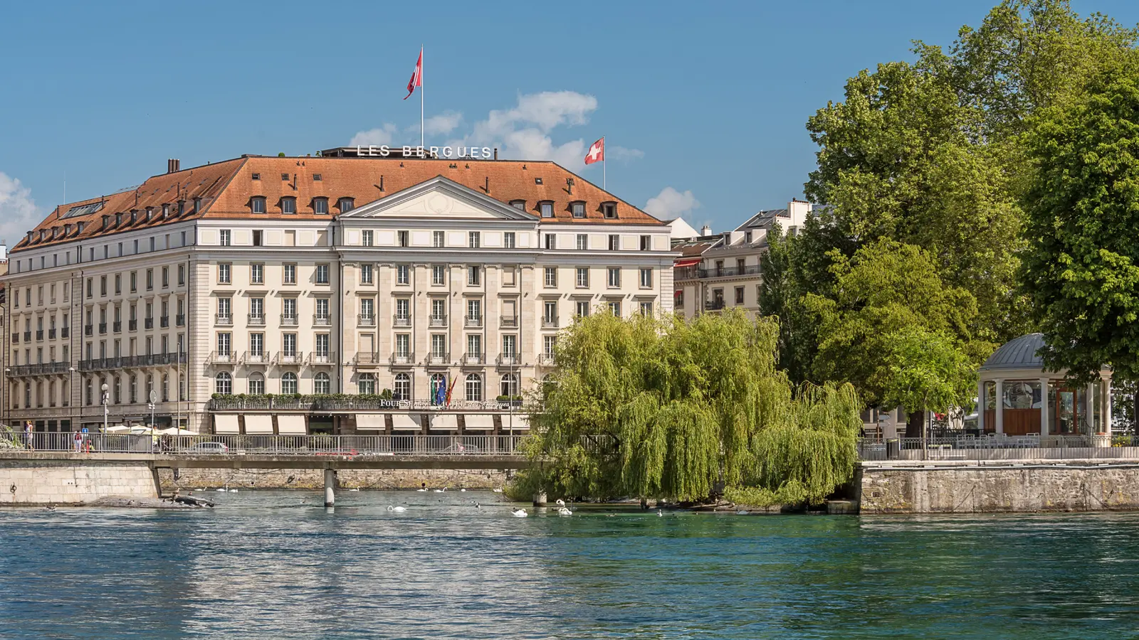 Swiss Excellence: Four Seasons Hotel des Bergues Geneva Awarded Condé Nast Traveler Triple Crown