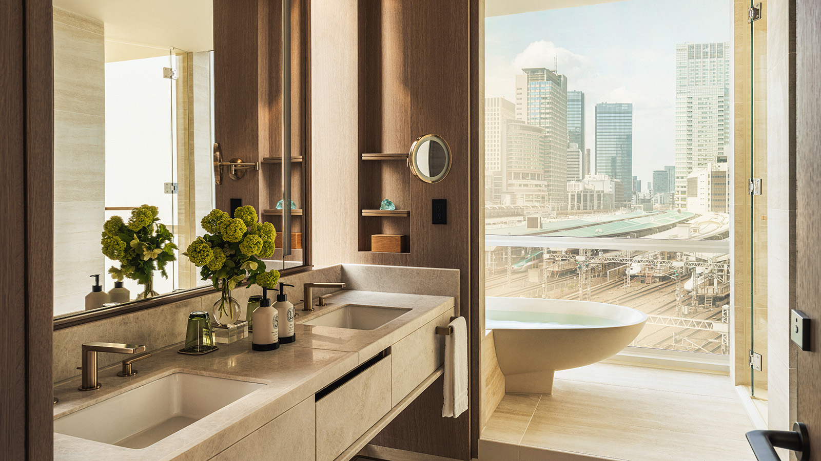A Modern Masterpiece: Four Seasons Hotel Tokyo at Marunouchi Unveils a New Era of Bespoke Boutique Luxury